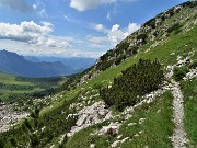 86 Sguardo avanti  sul tratto di sent. 101 da scendere per i Piani di Bobbio